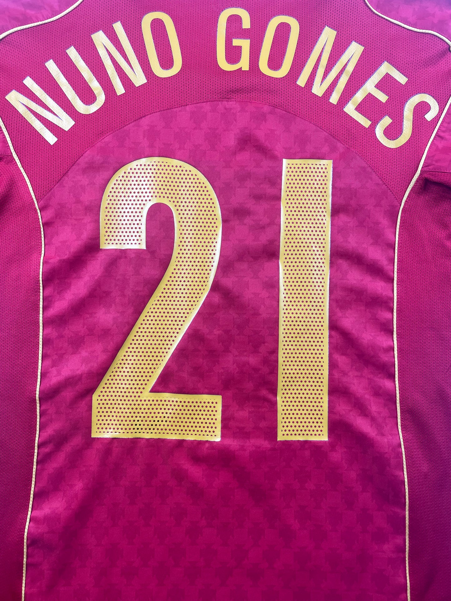 2004 Portugal Home Nuno Gomes #21 (L)