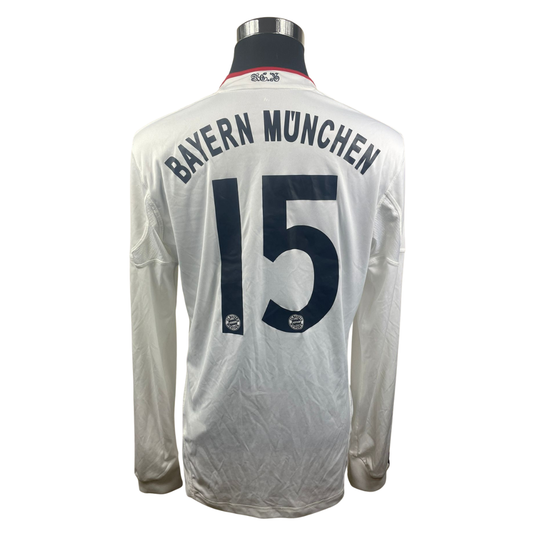 2010/11 Bayern Munich Away #15