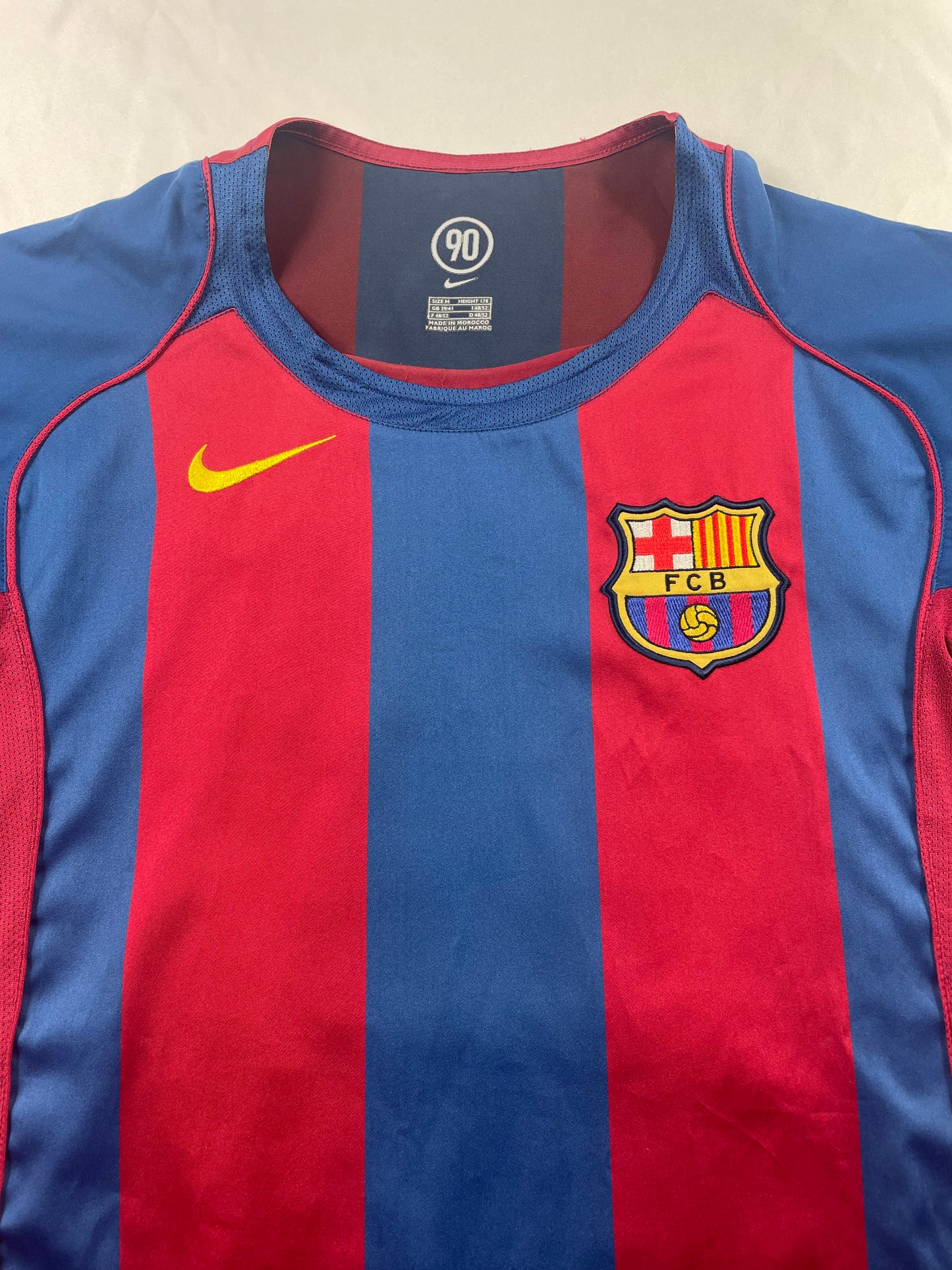 2004/05 FC Barcelona Home Ronaldinho #10 Signed (M)
