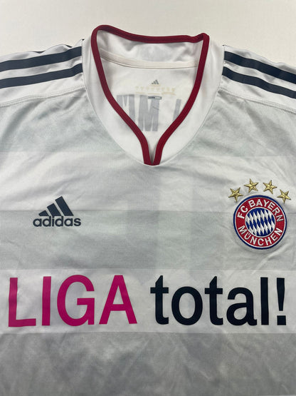 2010/11 Bayern Munich Away #15
