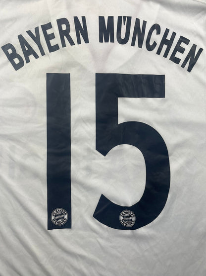 2010/11 Bayern Munich Away #15