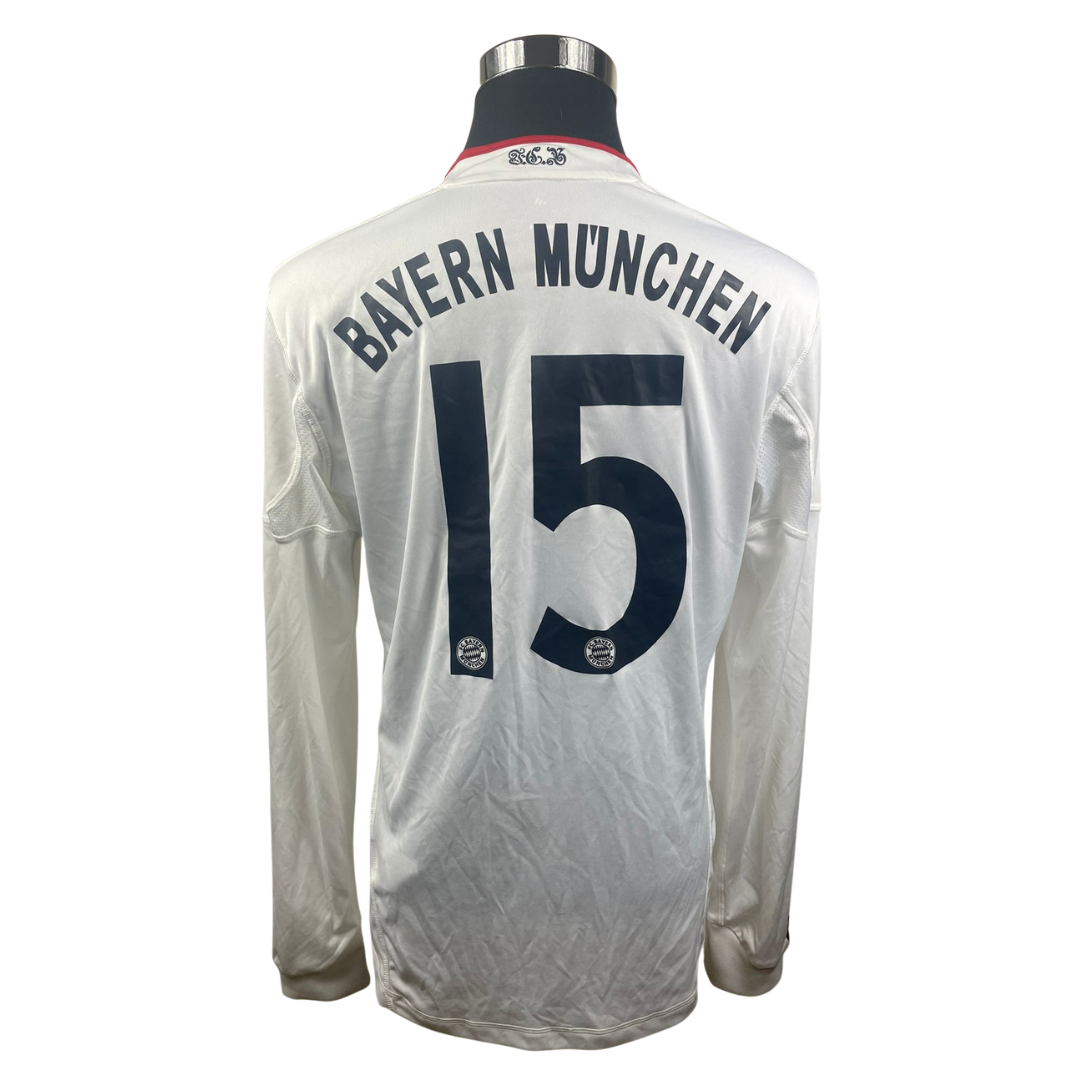 2010/11 Bayern Munich Away #15